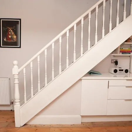 Semesterbostad Charming 1 Bedroom House Close To City Centre *